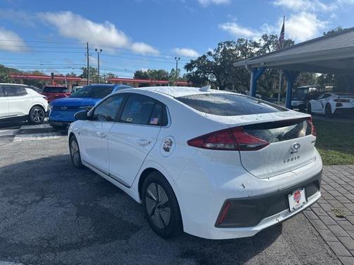 2020 Hyundai IONIQ Hybrid SE