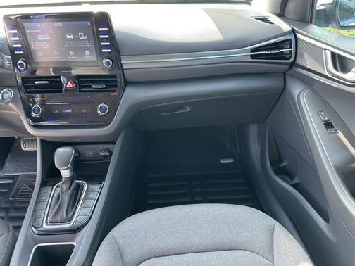 2020 Hyundai IONIQ Hybrid SE