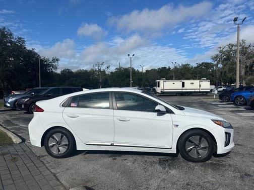 2020 Hyundai IONIQ Hybrid SE