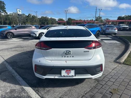 2020 Hyundai IONIQ Hybrid SE