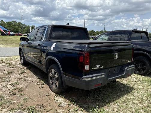 Crystal Black Pearl 2017 Honda Ridgeline RTL