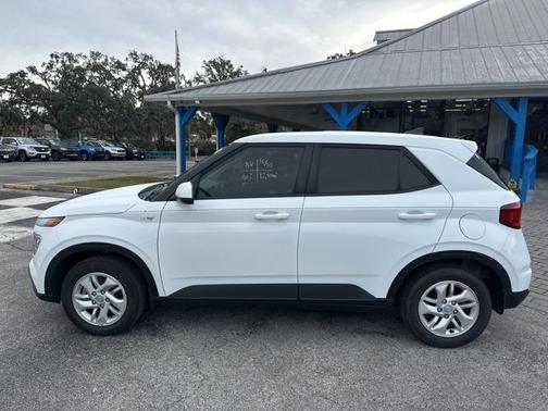 2021 Hyundai VENUE SE