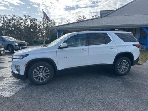 Summit White 2023 Chevrolet Traverse LT Cloth