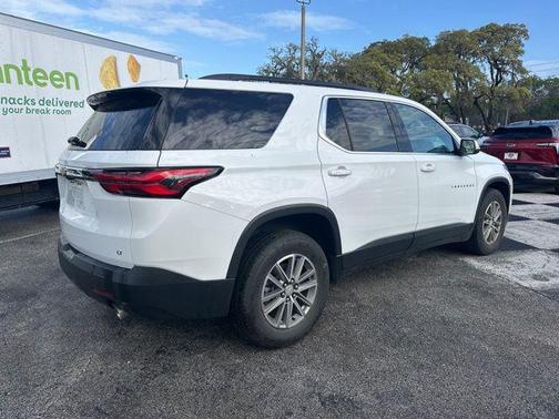 Summit White 2023 Chevrolet Traverse LT Cloth