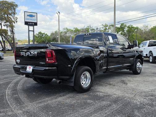 Diamond Black Crystal Pearlcoat 2025 RAM 3500 Longhorn