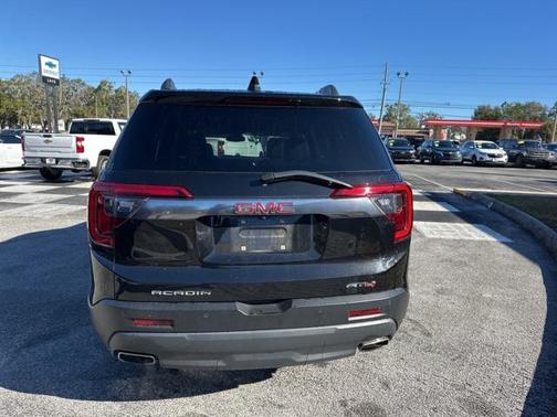 2023 GMC Acadia AWD AT4
