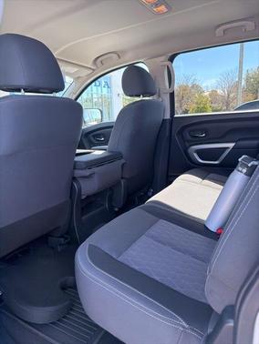 2022 Nissan Titan SV