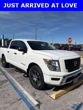 2022 Nissan Titan SV