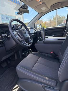 2022 Nissan Titan SV