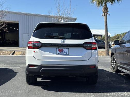 2023 Honda Pilot 2WD LX