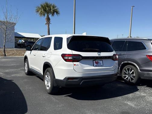 2023 Honda Pilot 2WD LX