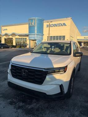 2023 Honda Pilot 2WD LX