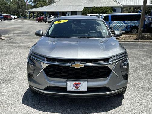 Sterling Gray 2025 Chevrolet Trax LT