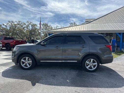 Magnetic Metallic 2017 Ford Explorer XLT