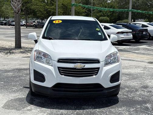 Summit White 2016 Chevrolet Trax LS