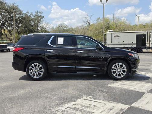 Mosaic Black Metallic 2021 Chevrolet Traverse Premier