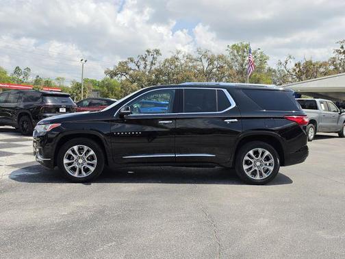 Mosaic Black Metallic 2021 Chevrolet Traverse Premier