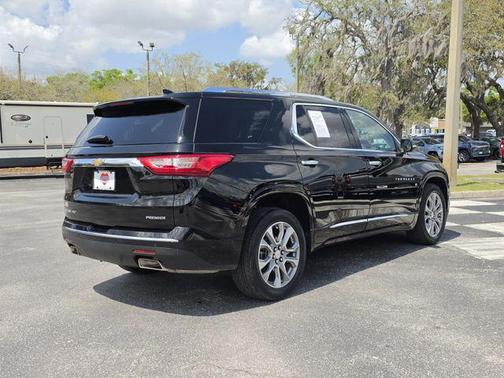 Mosaic Black Metallic 2021 Chevrolet Traverse Premier