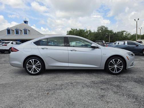 Quicksilver Metallic 2018 Buick Regal Sportback Essence