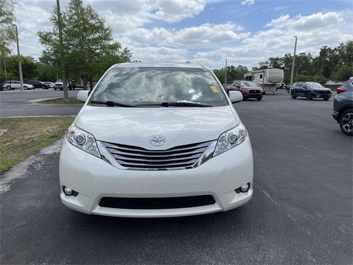 2017 Toyota Sienna XLE