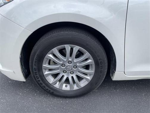 2017 Toyota Sienna XLE