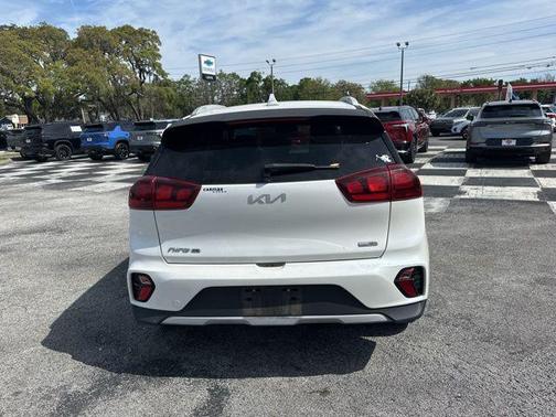 Snow White Pearl 2022 Kia Niro LX