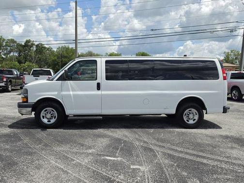 Summit White 2016 Chevrolet Express 3500 LT
