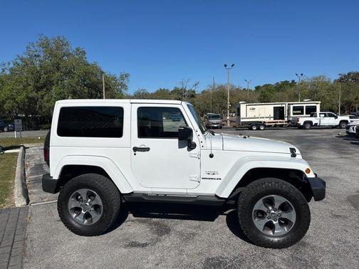 Bright White Clearcoat 2017 Jeep Wrangler Sahara