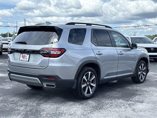 2023 Honda Pilot Touring 8-Passenger