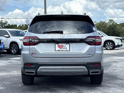 2023 Honda Pilot Touring 8-Passenger