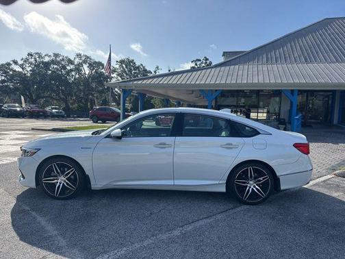 Platinum White Pearl 2022 Honda Accord Hybrid Touring