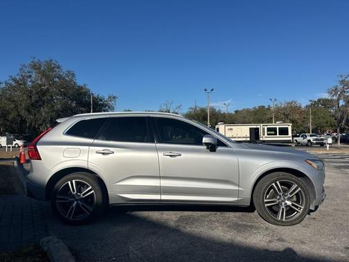 2020 Volvo XC60 T5 Momentum