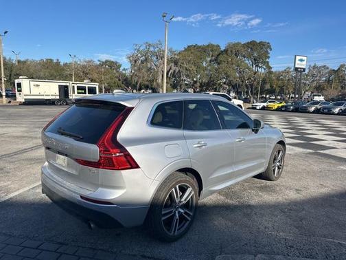 2020 Volvo XC60 T5 Momentum