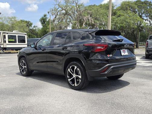 Mosaic Black Metallic 2024 Chevrolet Trax FWD 1RS