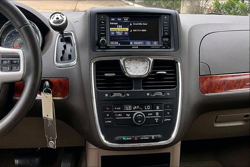 2016 Chrysler Town & Country Touring