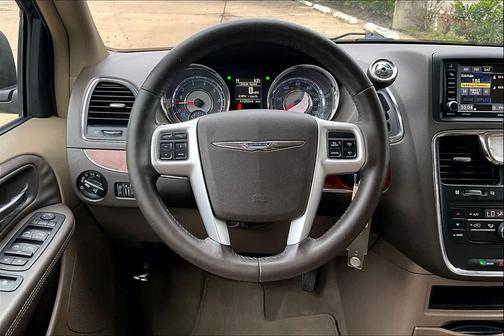 2016 Chrysler Town & Country Touring