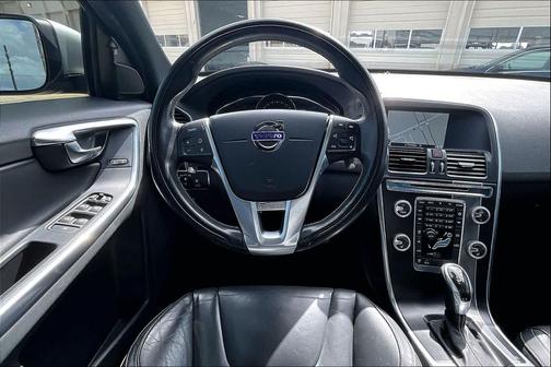 2016 Volvo XC60 T6 R-Design