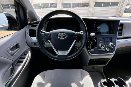 2017 Toyota Sienna SE