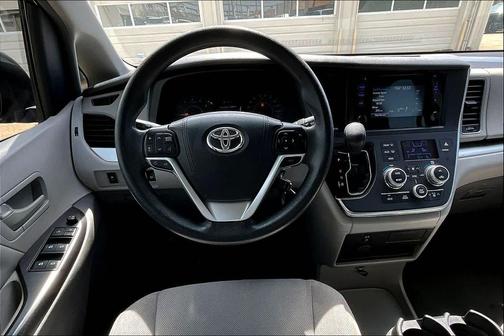 2017 Toyota Sienna SE