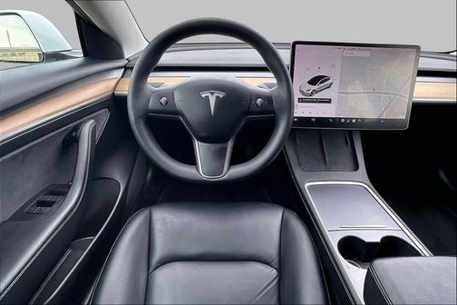 Pearl White Multi-Coat 2021 Tesla Model 3 Standard Range Plus