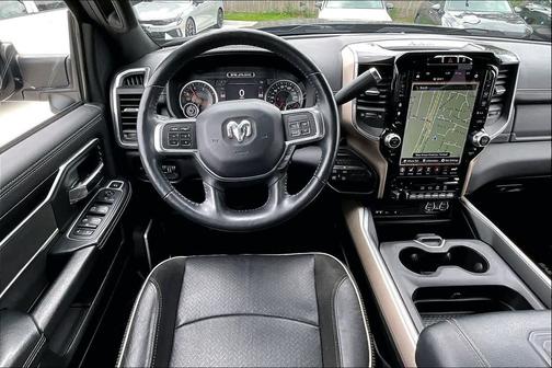Diamond Black Crystal Pearlcoat 2019 RAM 2500 Laramie Crew Cab 4x4 6'4' Box
