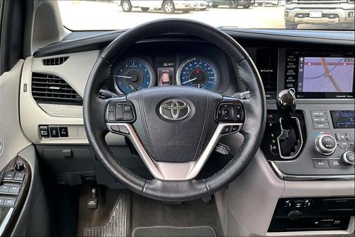 2018 Toyota Sienna XLE Premium