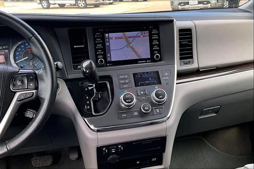2018 Toyota Sienna XLE Premium