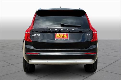 2022 Volvo XC90 T5 Momentum
