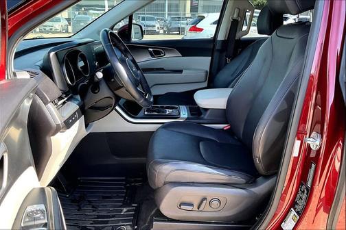 2023 Kia Carnival LX