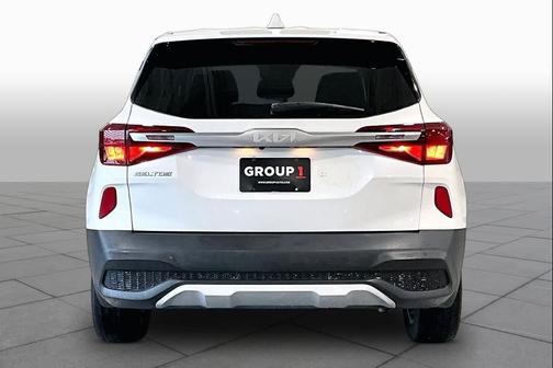 Snow White Pearl 2023 Kia Seltos LX