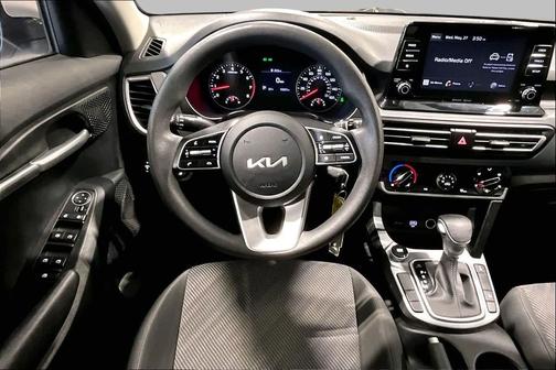 Snow White Pearl 2023 Kia Seltos LX