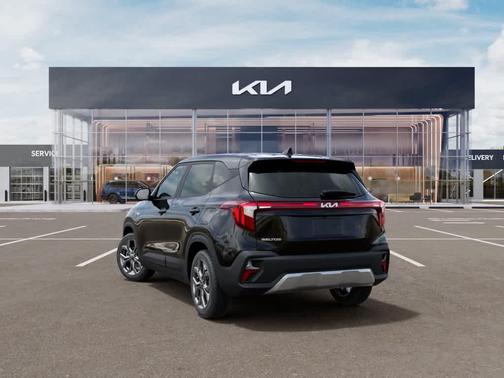 Black 2026 Kia Seltos LX