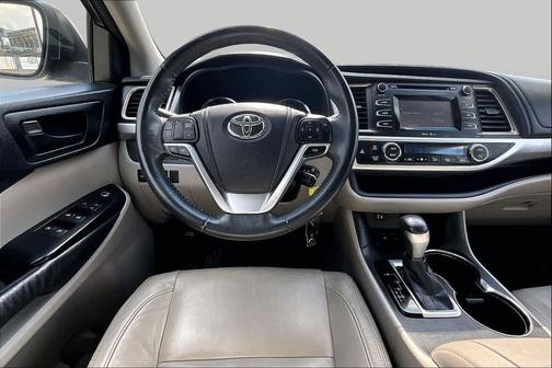 Silver Sky Metallic 2014 Toyota Highlander LE Plus