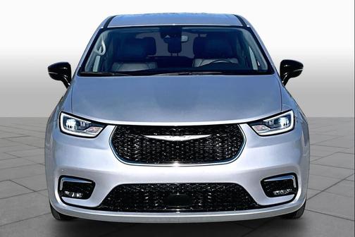 Silver Mist Clearcoat 2024 Chrysler Pacifica Touring L